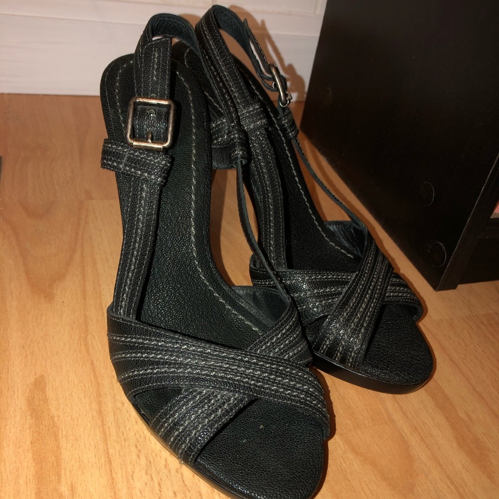 banana republic black heels w stitch lining detail